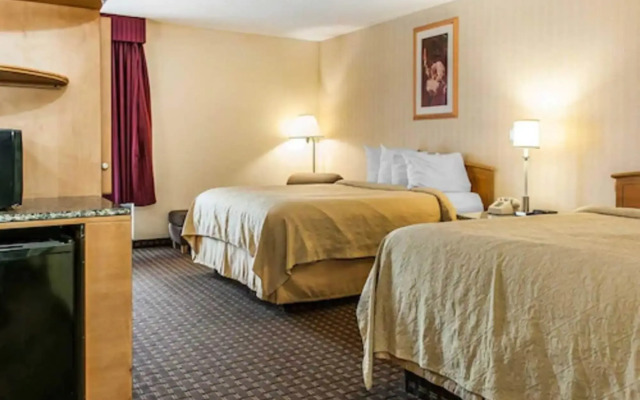 Quality Inn & Suites Shelbyville I-74