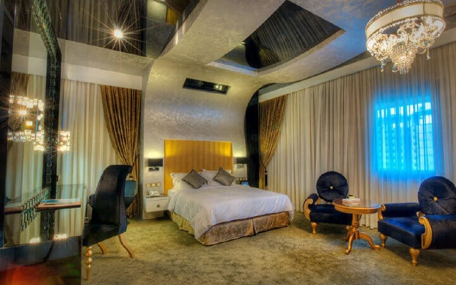 Darvishi Royal Hotel