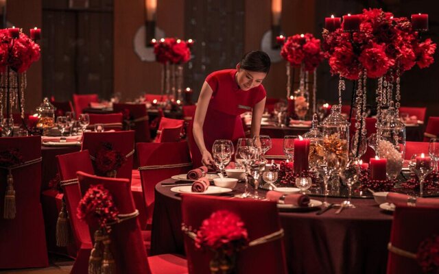 HUALUXE Hotels & Resorts Yangjiang City Center by IHG