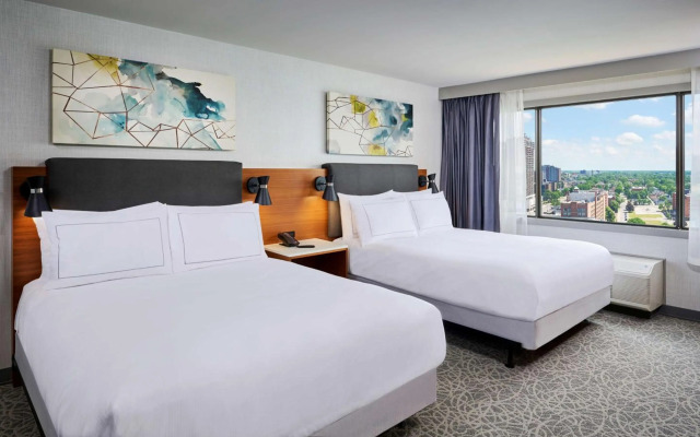 DoubleTree by Hilton Windsor Hotel & Suites