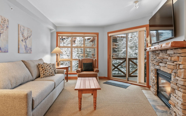 TOP FLOOR in Panorama Resort | TRUE Ski In/Out | Indoor Access to Pool & HotTubs