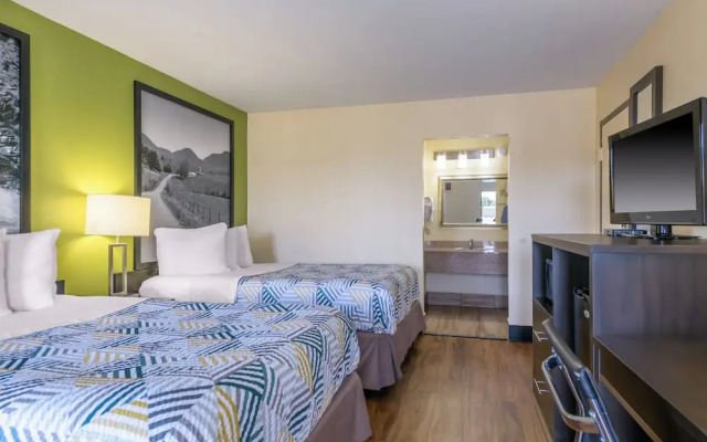 Super 8 Motel - Forsyth