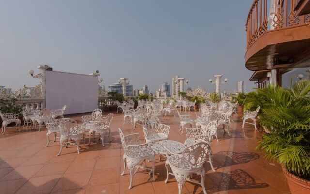 OYO Flagship 15439 Colaba