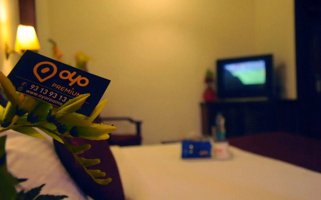 OYO Premium Avinashi Road Hope College