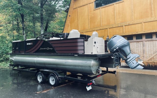 Osprey Lake Cabin 4 Bedroom Home by RedAwning