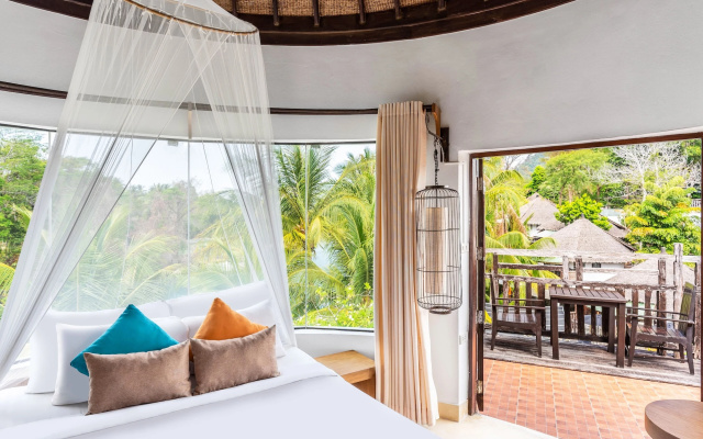 Aana Resort & Spa