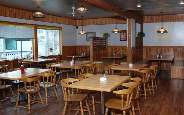 Triple J Hotel & Cabins