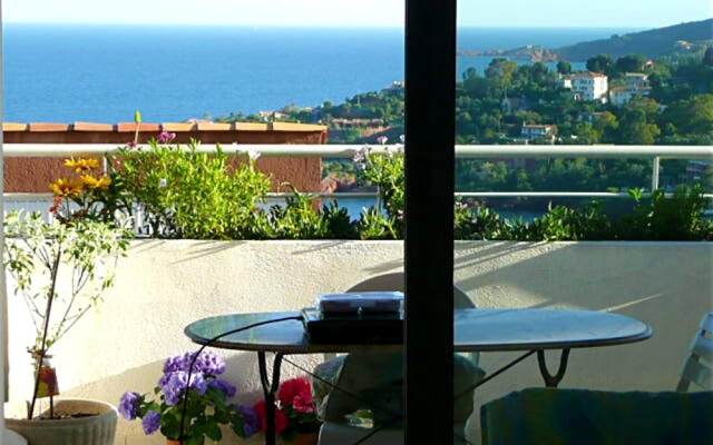 Apartment With 3 Bedrooms in Théoule-sur-mer, With Wonderful sea View,