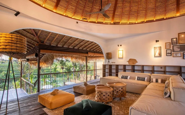 Majestic Private Villa 6 Br Canggu With Staff
