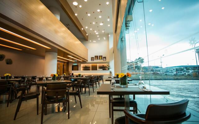 V8 Hotel
