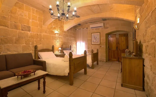 Your Rustic Retreat in Gozo With a Pool