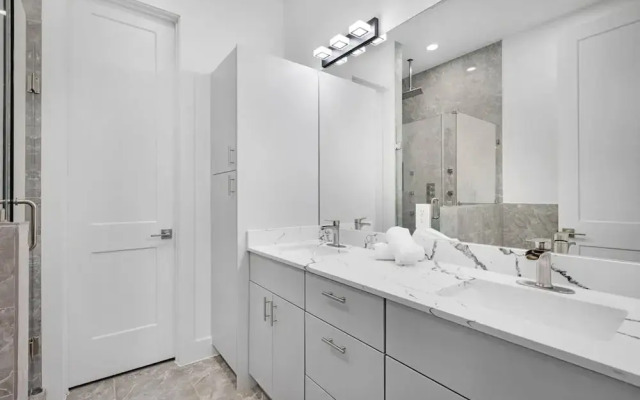 Luxurious 3 Bed3 Bath Near Downtown Houston