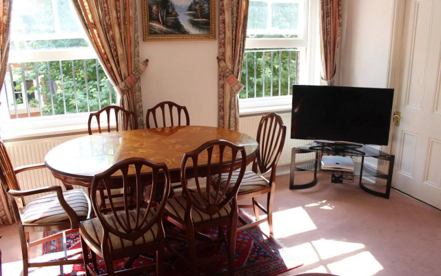 Kensington Court ApartHotel