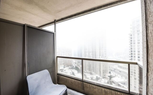 Sarkar Suites - 3880 Duke of York Blvd