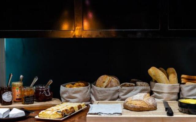 Golden Crown - Levin Iglut