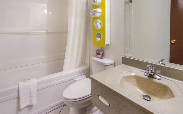 Motel 6 Lethbridge, AB