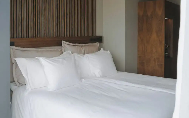 Season Hotel