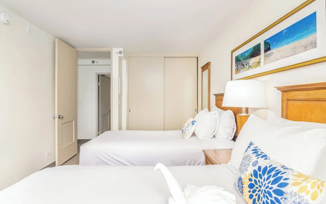 Waikiki Sunset Close to Beach with Parking