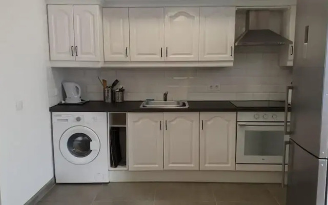 Front Line Seafront Apartment With all day Sun!