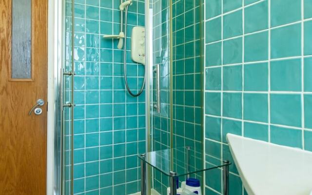 1 Bedroom Apartment Overlooking Park