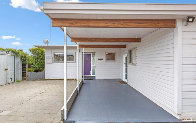 Bay Vista Views - Raglan Holiday Home