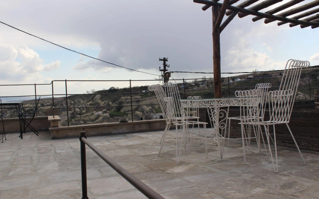 Eagle Cave Inn