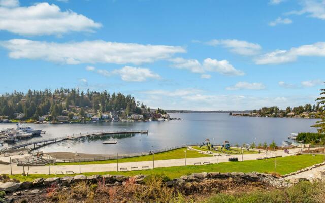 Bellevue Sophisticated 2BD 2BA Apartment