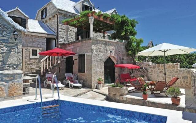 Mari 1 - With Pool - H