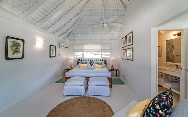 Magnificent 5-Bedroom Estate Villa, Sleeps 12