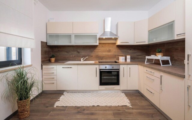 Nice Home in Pag with Hot Tub, WiFi & Sauna