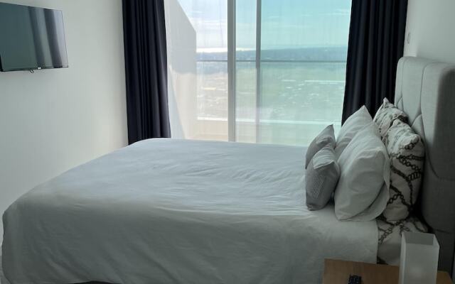 9 Grand Sapphire 2 Bed 2 Bath Pool Beach