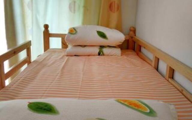 Youth Hostel of On The Way