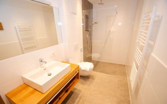 Finest Villa Zell am See