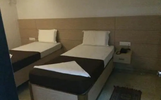 Hotel Sri Aditya Inn