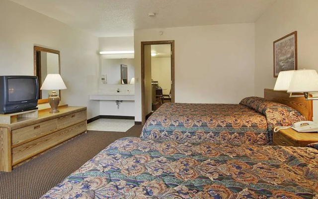 Hotel Iron Mountain Inn & Suites - Stay Express Collection