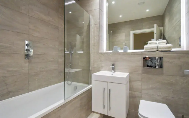 Silbury MK City Apartment With Parking