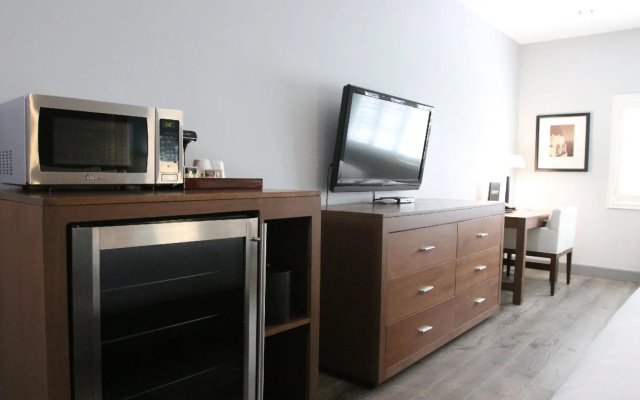 BLVD  and Studios Universal-Hollywood, Ascend  Collection