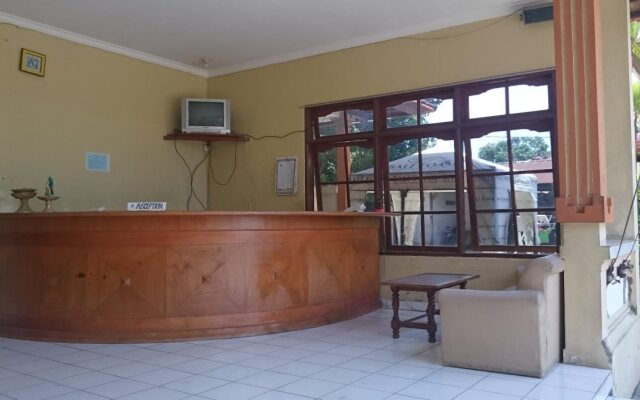 SPOT ON 2426 Hotel Aget Jaya Ii