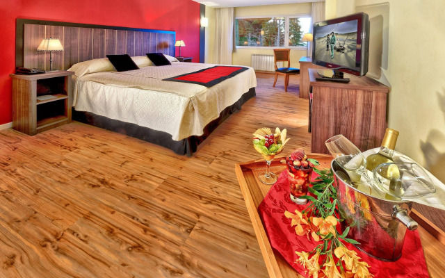 Huinid Pioneros Hotel