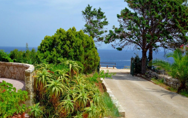 Apartment 3 in a Villa in Scopello