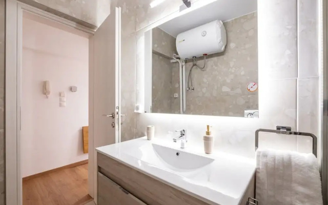 Quiet Apartment With a Garden at Exarcheia