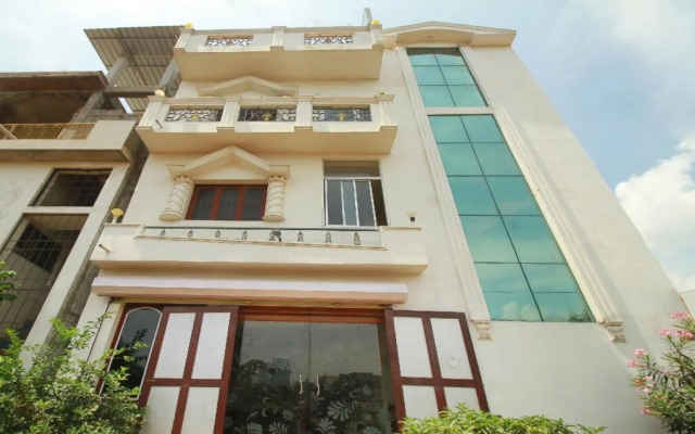 OYO Flagship 42700 White Sand Guest House