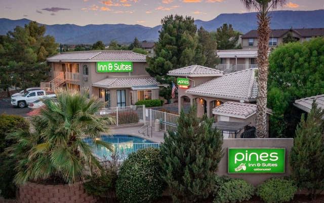 Pines Inn & Suites