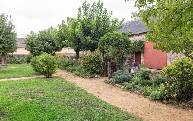 Quaint Holiday Home in Loire France with Garden