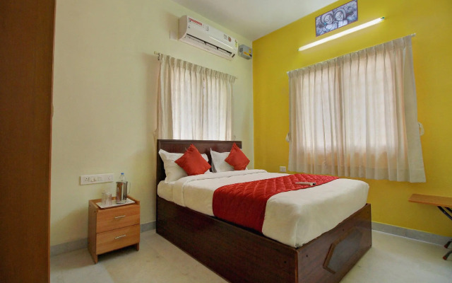 OYO 15427 Hotel Apple Grand