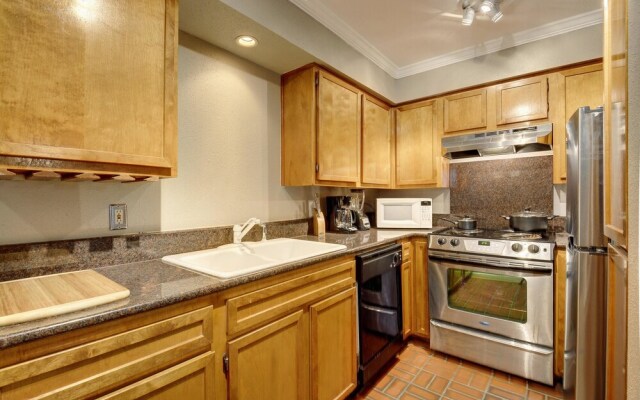 Austinstays Downtown Condo