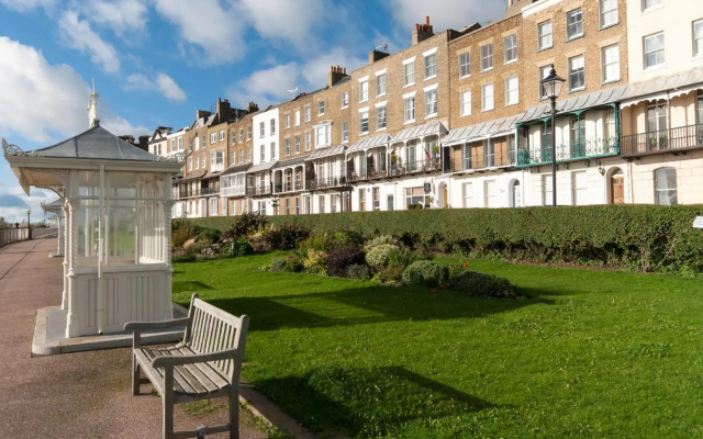 Royal Harbour Hotel