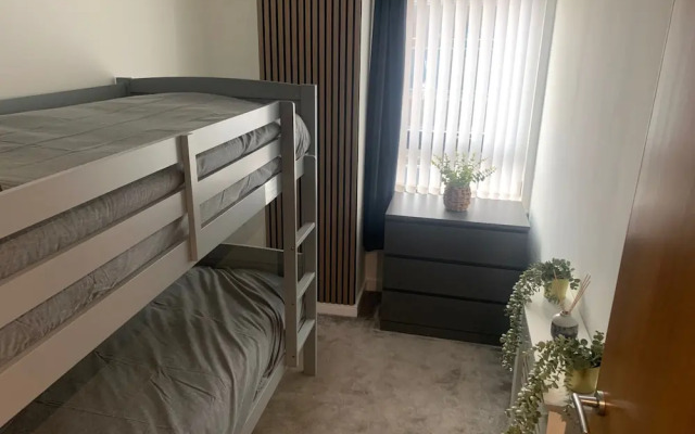 Central Liverpool Apartment-sleeps 6-free Parking