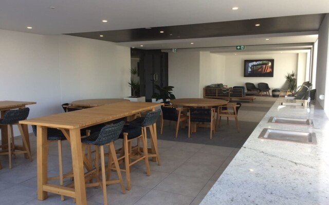 Gold Coast Broadbeach Holiday 2bed2bath Walk to Beach+parking Qbr004