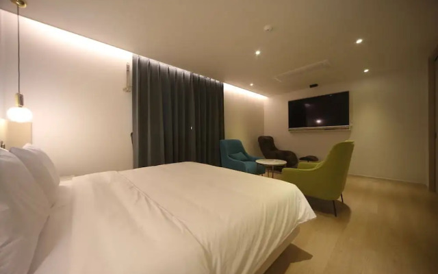 H Avenue Hotel